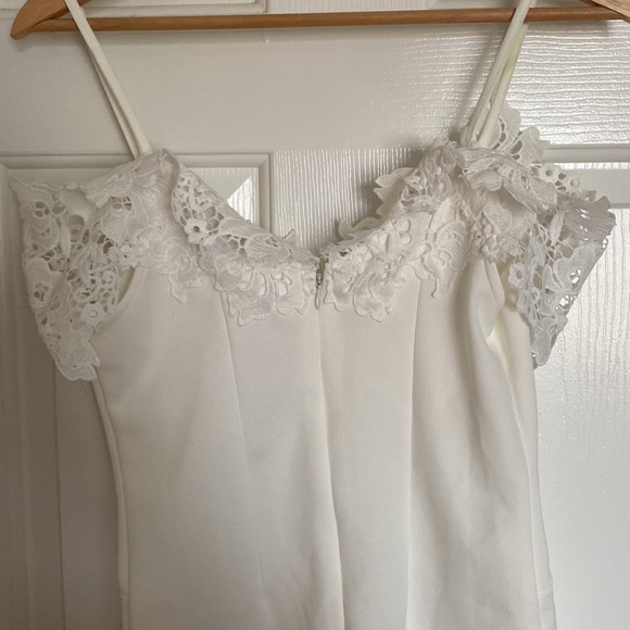 White lace accent bodysuit. - Picture 3 of 4